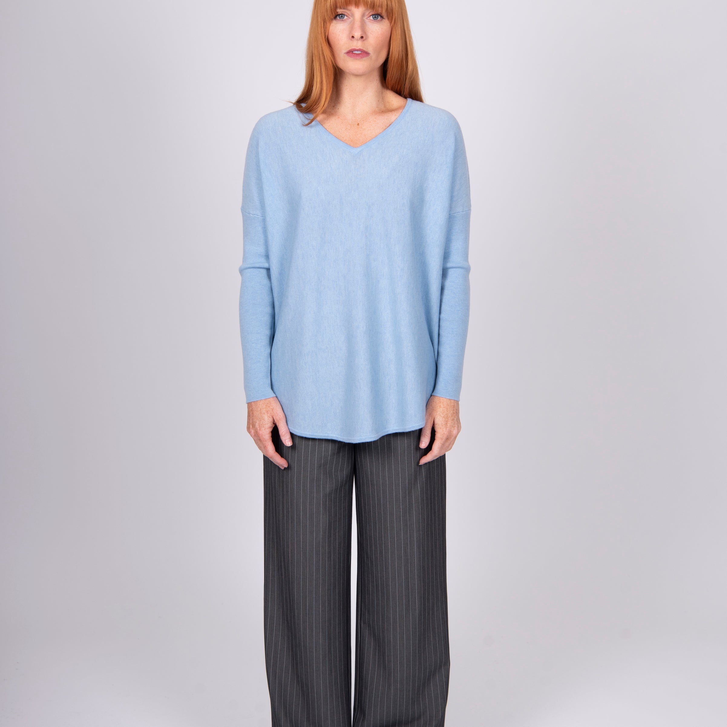 Queen Vee Curved Hem Pullover