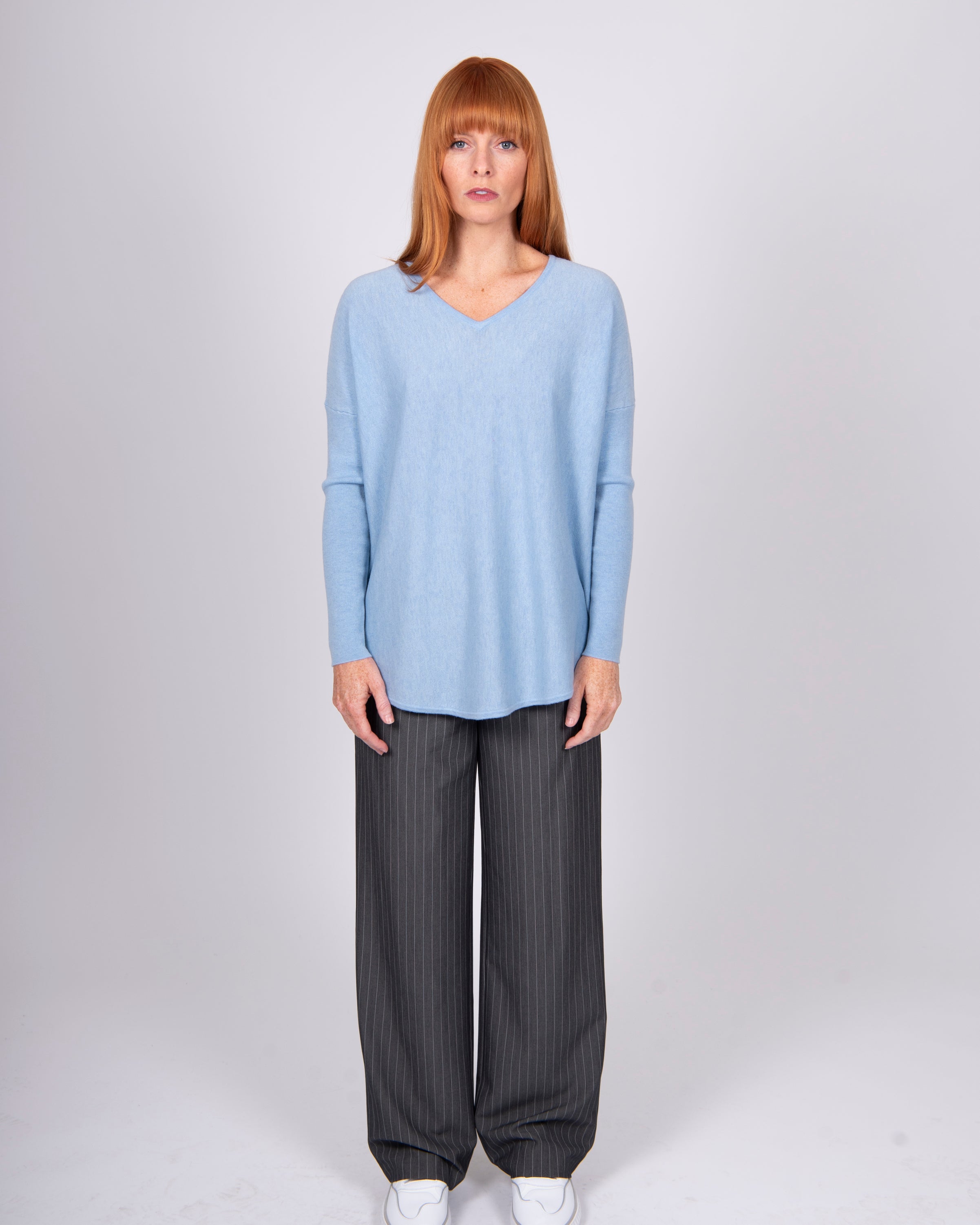 Queen Vee Curved Hem Pullover