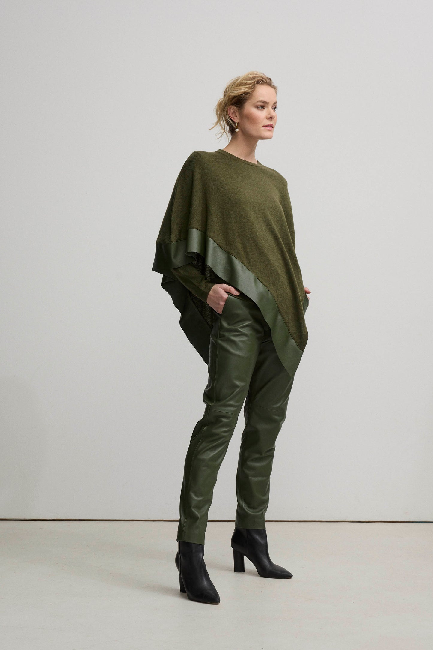 Annalise - LT Micro Cape